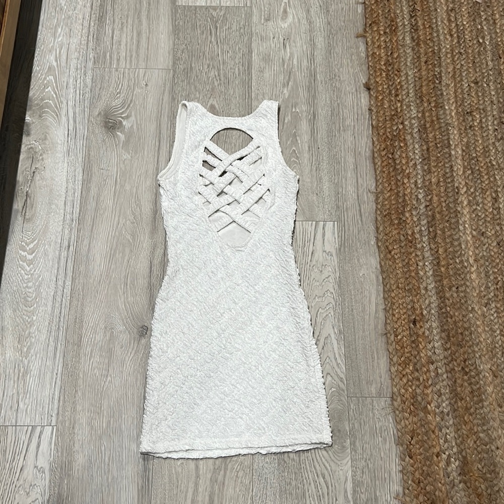 attached video so you can see dress.. stretchy/comfy! Has 4 rhinestones on front
